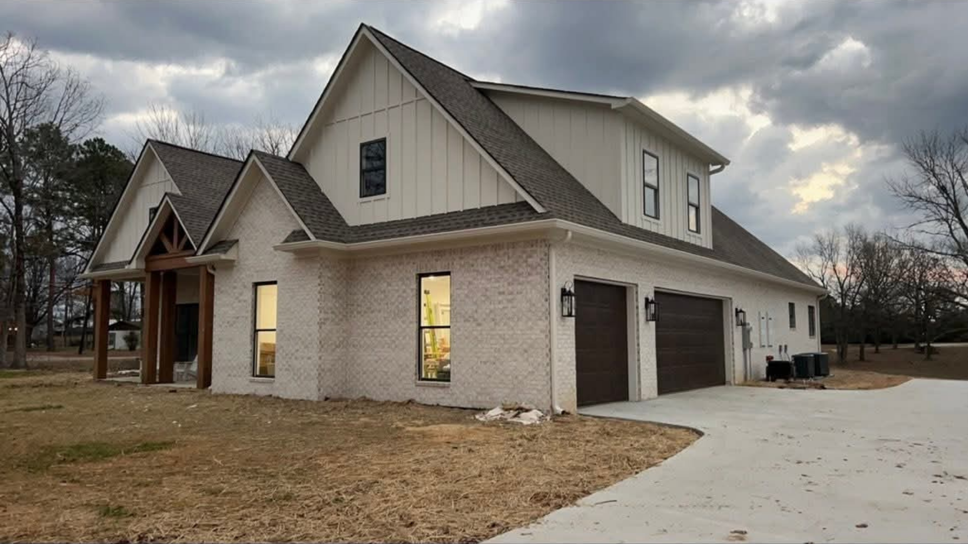 Seamless gutter installation process in North Mississippi
