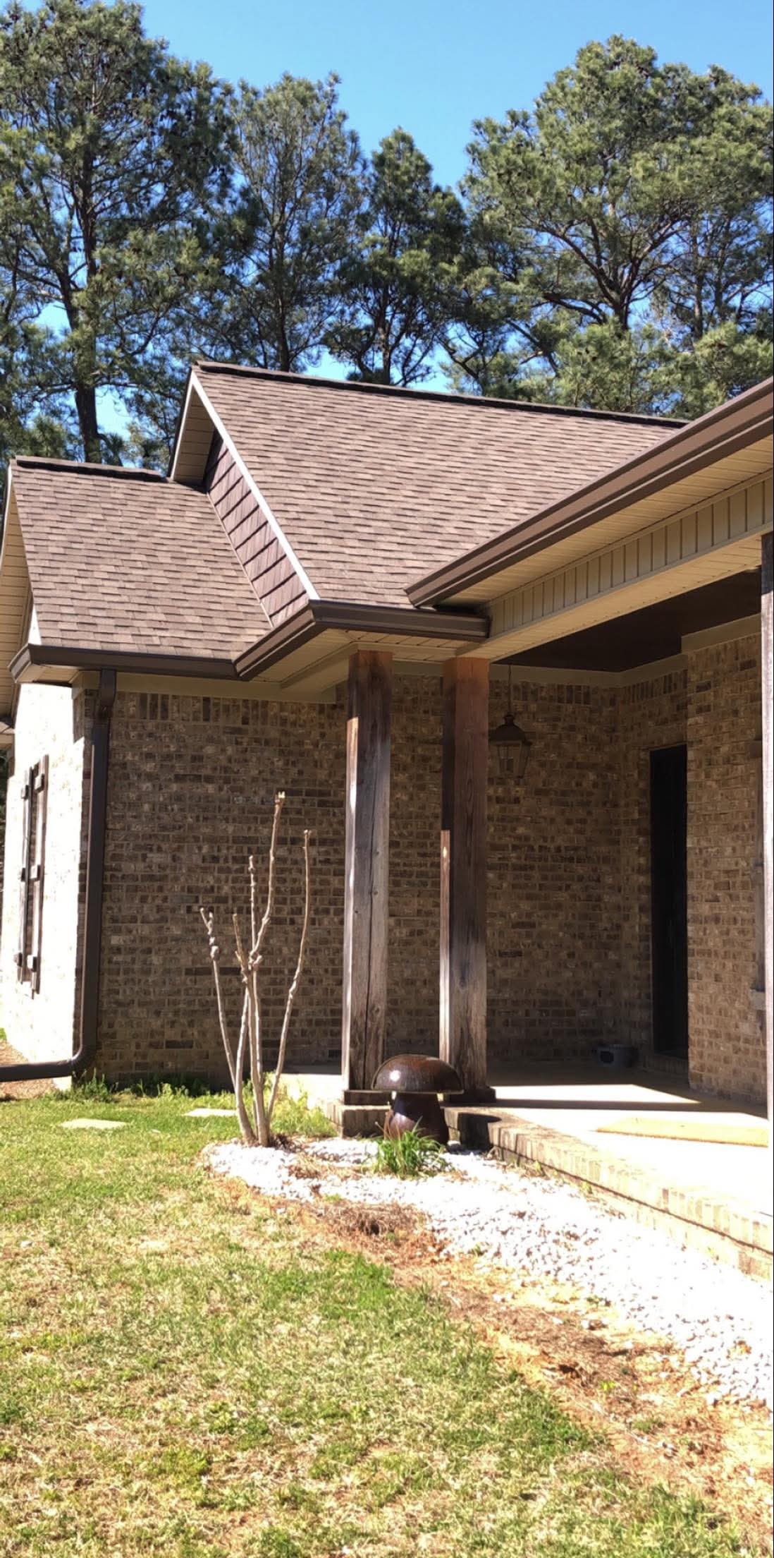 Vented and solid aluminum soffit installation in North Mississippi